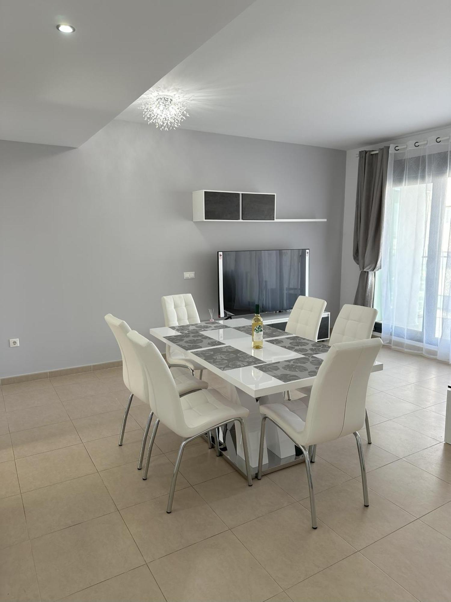Luxurious, Newly-Renovated Large 2-Bedroom Condo By The Beach Benidorm Exterior photo