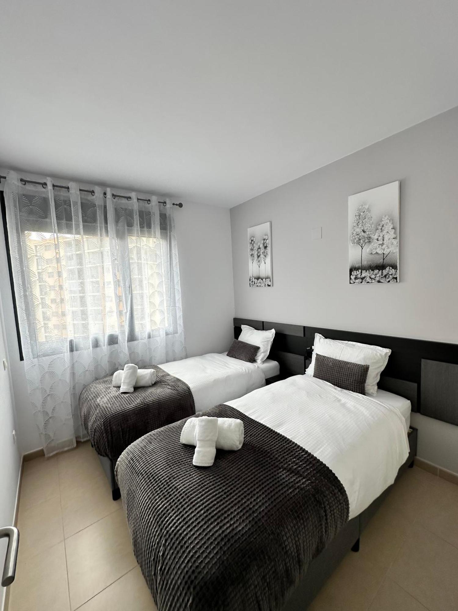 Luxurious, Newly-Renovated Large 2-Bedroom Condo By The Beach Benidorm Exterior photo