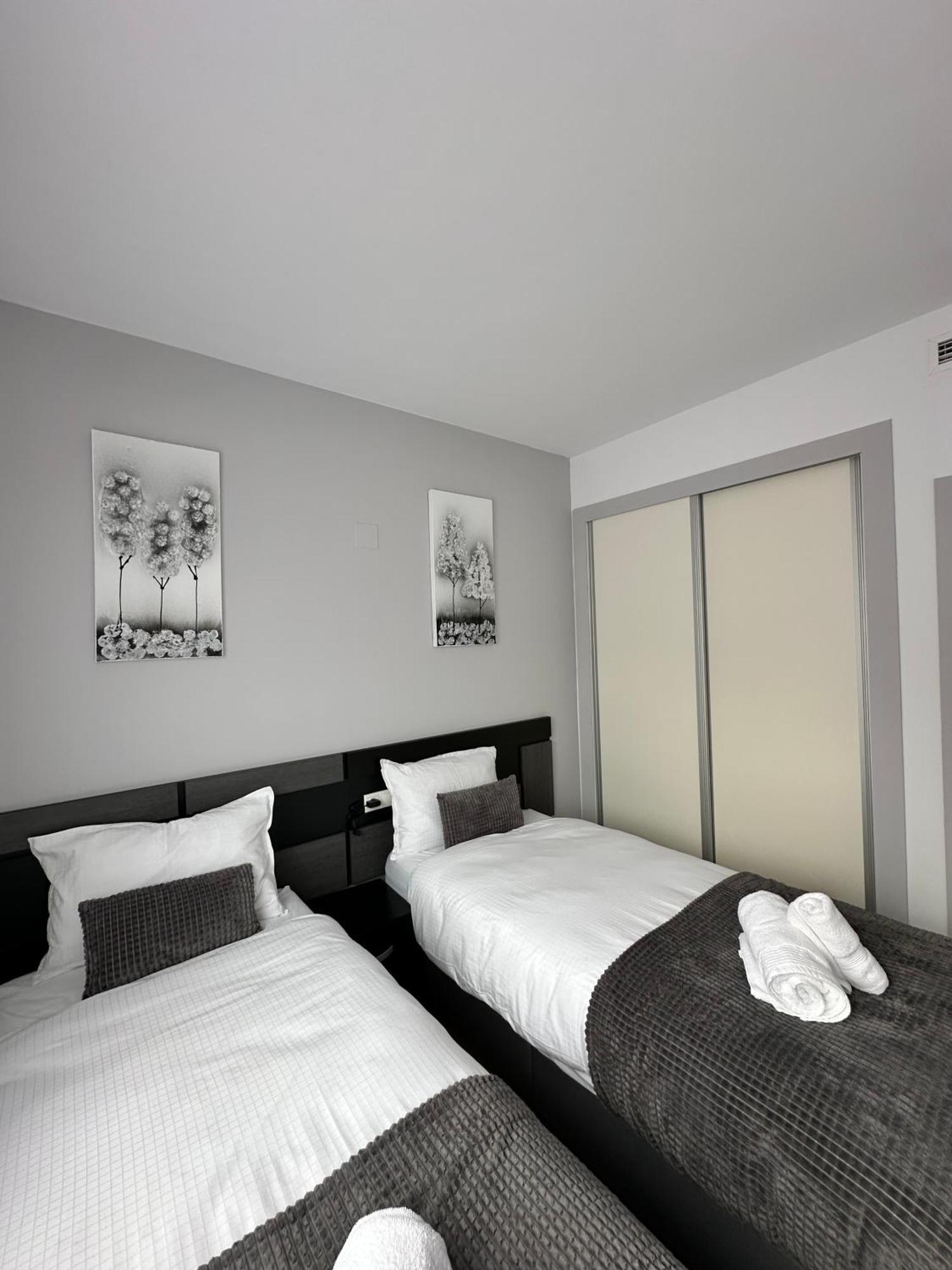 Luxurious, Newly-Renovated Large 2-Bedroom Condo By The Beach Benidorm Exterior photo